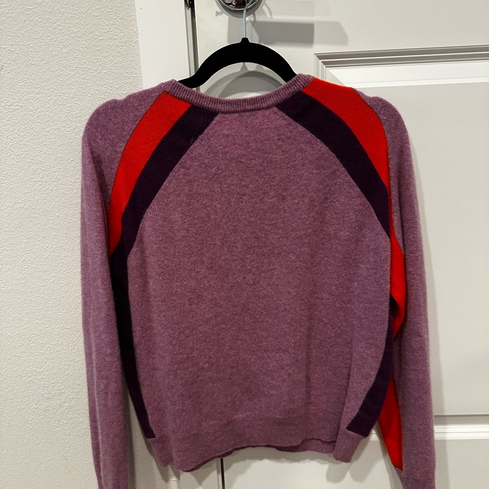 Beautiful color block sweater! Great for the cooler weather!